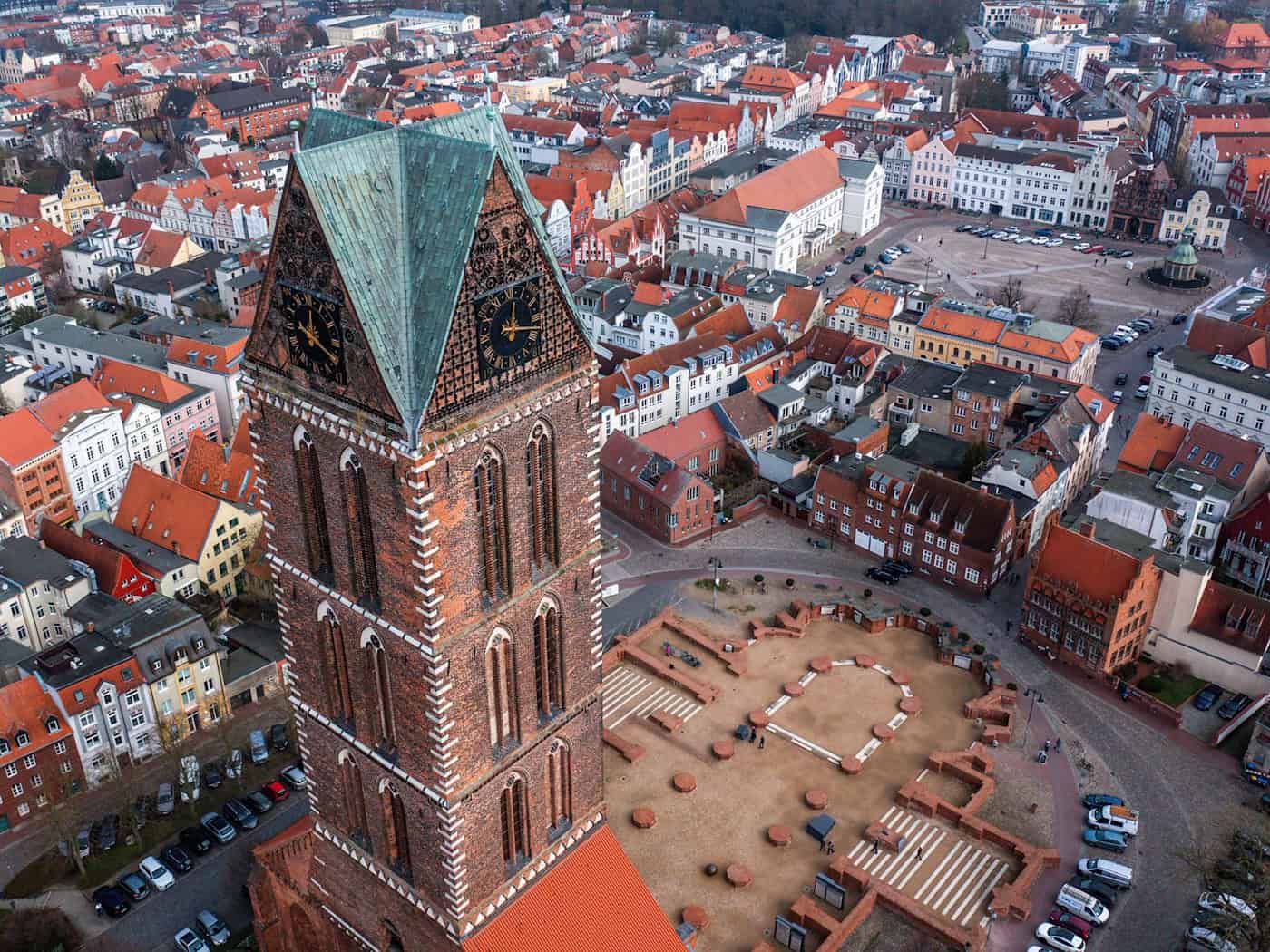 Auch ein Projekt in Wismar (Mecklenburg-Vorpommern) wird im Rahmen des Programms gefördert. (Symbolbild) / Foto: Jens Büttner/dpa