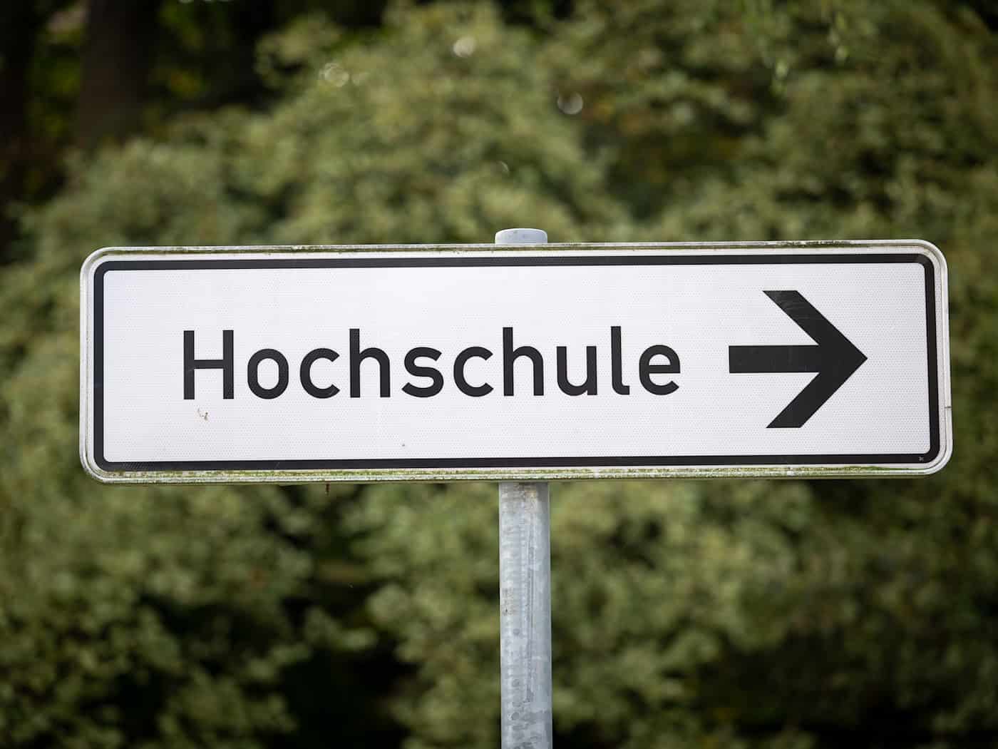 Thüringer Hochschulen sollen ihre Forschungsergebnisse noch aktiver in eine breitere Öffentlichkeit kommunizieren. (Symbolbild)  / Foto: Soeren Stache/dpa