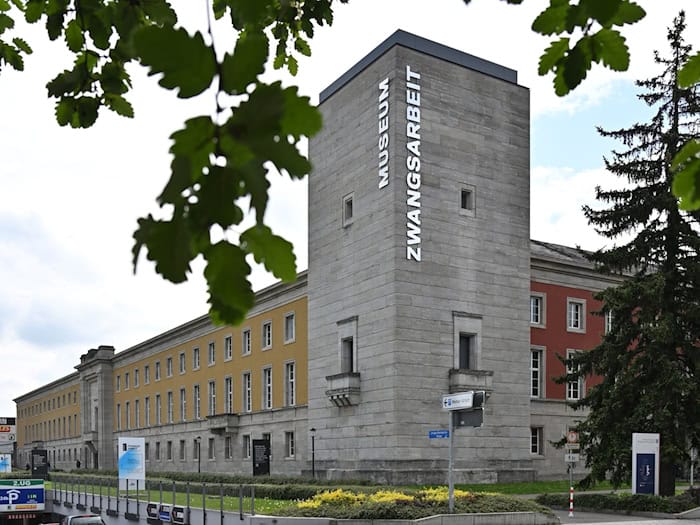 Zu hören sind die Geschichten ab dem 8. Mai unter anderem über eine Website des Museums Zwangsarbeit im Nationalsozialismus. (Archivbild) / Foto: Martin Schutt/dpa