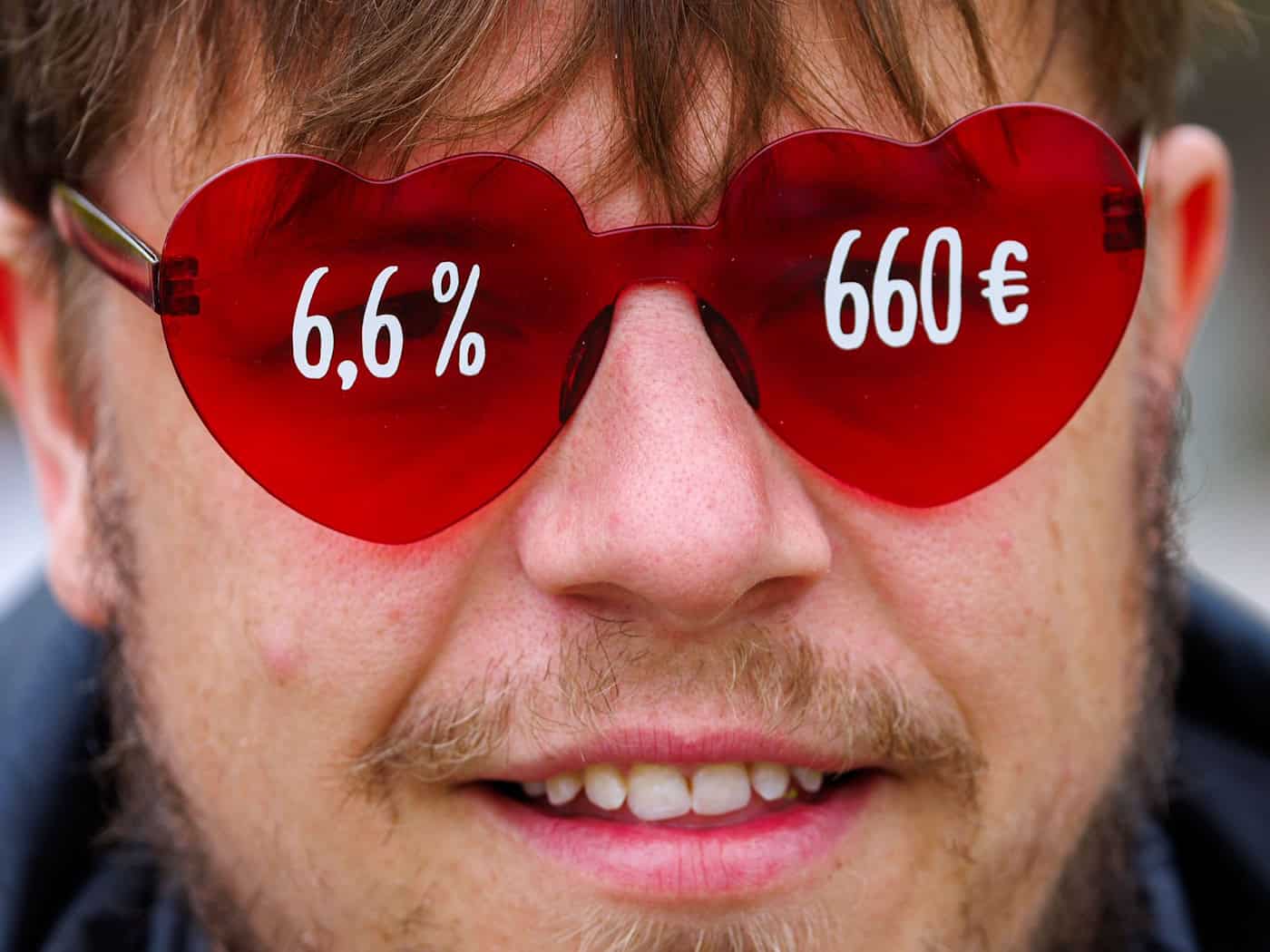 Verdi fordert unter anderem eine Entgelterhöhung von 6,6 Prozent bei einer Laufzeit von zwölf Monaten sowie einen Verdi-Mitgliederbonus von 660 Euro jährlich. / Foto: Jens Büttner/dpa