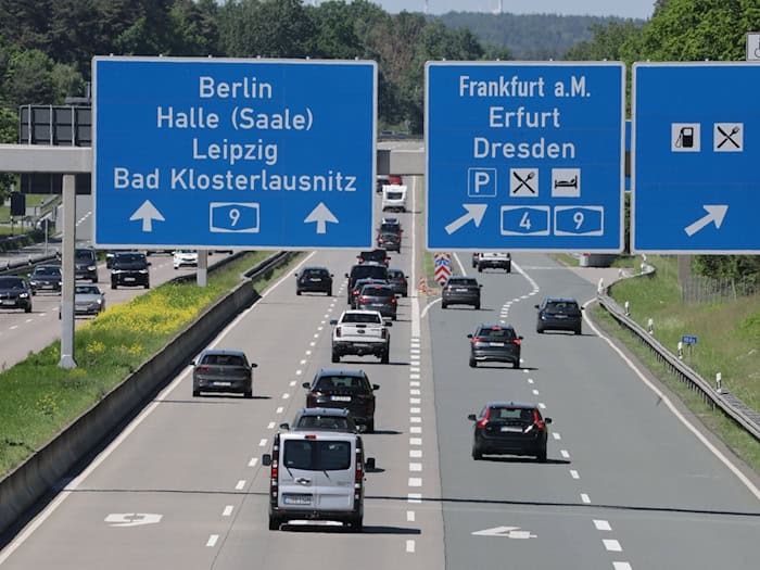 Chaos blieb aus: An Pfingstmontag, einem klassischen Rückreisetag, rollte der Verkehr über Thüringens Autobahnen laut Polizei weitgehend störungsfrei. / Foto: Bodo Schackow/dpa