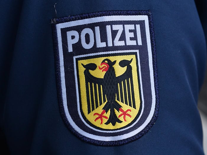 Die Bundespolizei nahm den 36-Jährigen in Erfurt in Empfang. (Symbolbild) / Foto: Martin Schutt/dpa