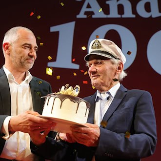 Feier zum 100. Geburtstag des Buchenwald-Überlebenden Andrei Iwanowitsch Moiseenko mit vielen Üerraschungen. / Foto: Bodo Schackow/dpa