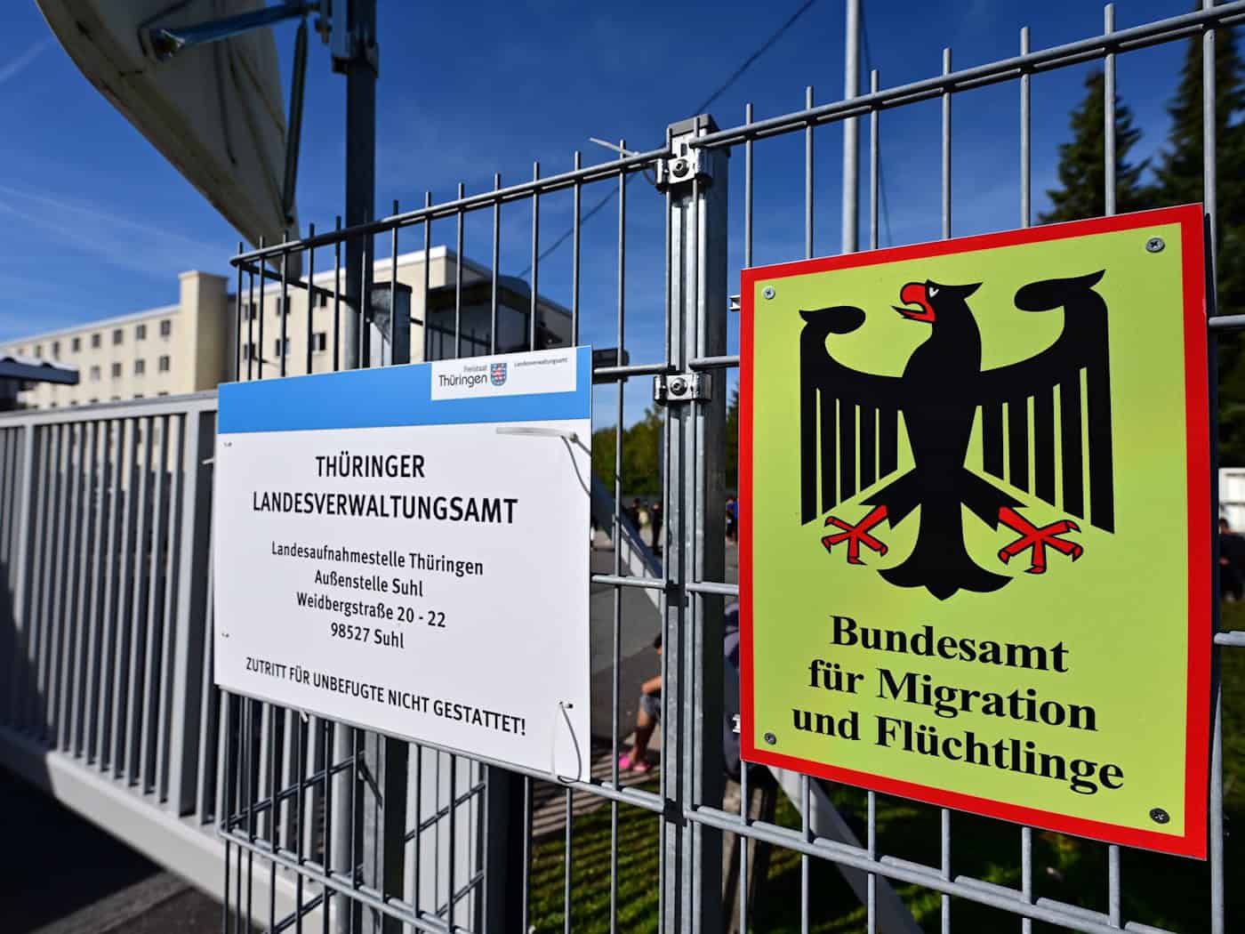 Die Erstaufnahmeeinrichtung in Suhl soll leer gezogen werden. (Archivbild) / Foto: Martin Schutt/dpa