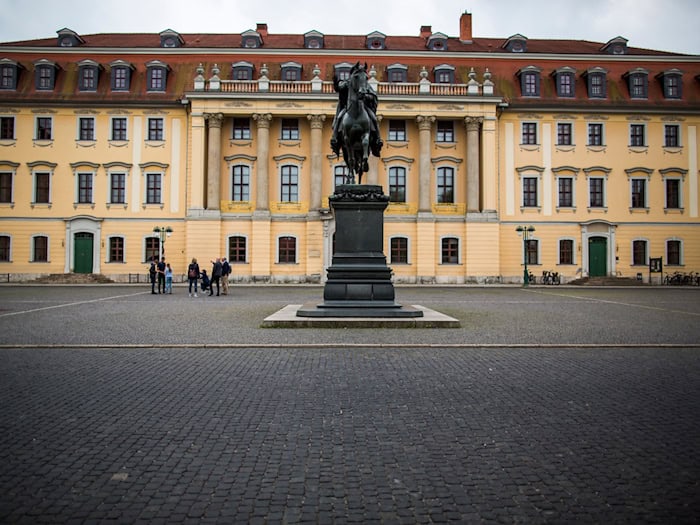 Das Gebäude der Musikhochschule «Franz Liszt» im Stadtzentrum von Weimar (Archivbild). / Foto: Carsten Koall/dpa-Zentralbild/dpa