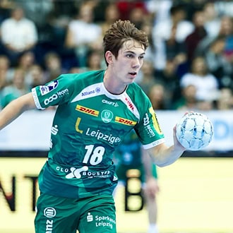 Staffan Peter und die Handballer des SC DHfK Leipzig kassierten in der Bundesliga eine Heimniederlage gegen Melsungen. Nun ist der Abstieg quasi durch. (Archivbild) / Foto: Jan Woitas/dpa