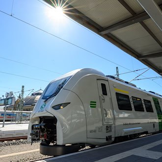 Neue S-Bahn-Züge vom Typ Mireo sollen ab Mitte Juni auf ersten Verbindungen zwischen Halle und Zwickau eingesetzt werden. / Foto: Hendrik Schmidt/dpa