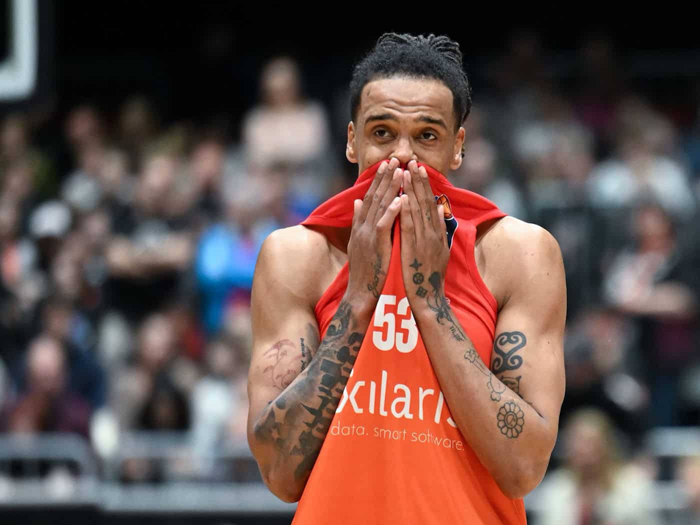 Für Kevin Yebo und die Basketballer der Niners Chemnitz endete die Bundesliga-Saison nach der Niederlage in Braunschweig vorzeitig. (Archivbild) / Foto: Hendrik Schmidt/dpa