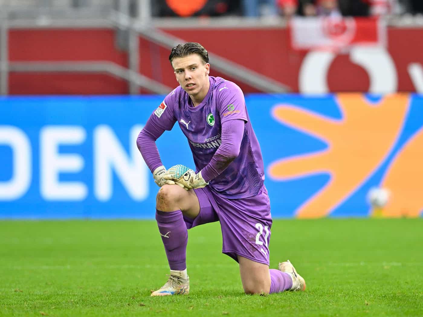 Der von RB Leipzig ausgeliehene Torhüter Timo Schlieck kämpft derzeit mit Fürth noch um den Klassenerhalt. (Archivbild) / Foto: Anke Waelischmiller/dpa