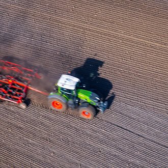 Die Pflanzen befinden sich laut Bauernverband in einer wichtigen Wachstumsphase und benötigen Wasser. (Symbolbild) / Foto: Jens Büttner/dpa