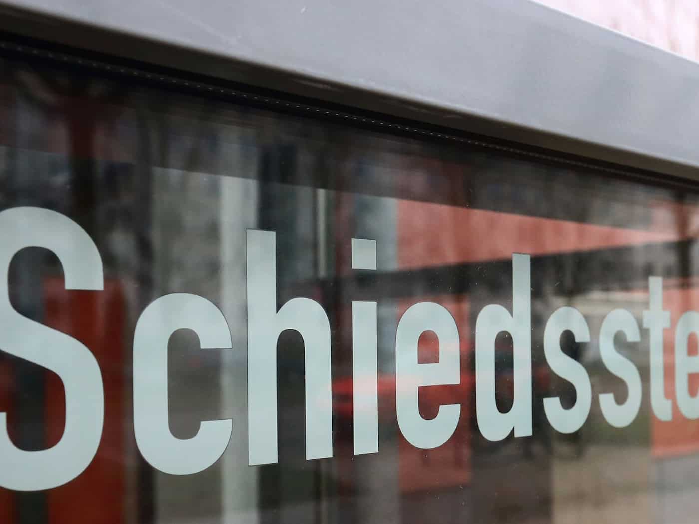 In Thüringen gibt es derzeit rund 200 Schiedsstellen und etwa 310 Schiedspersonen. (Archivbild) / Foto: Jens Wolf/dpa-Zentralbild/dpa