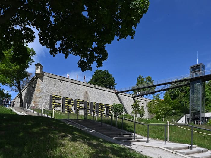 In Thüringen gibt es bis zu 30 Grad am Samstag. (Symbolbild) / Foto: Martin Schutt/dpa