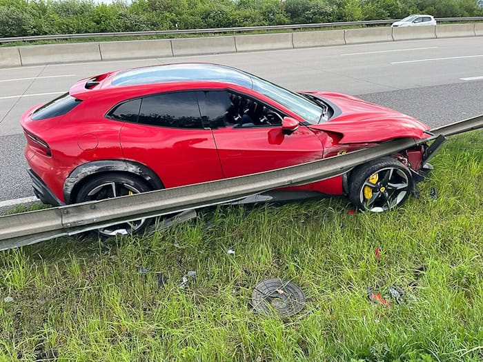 Der Fahrer des hochmotorisierten Fahrzeugs war laut Polizei zu stark aufs Gas getreten. / Foto: -/Autobahnpolizeiinspektion Thüringen/dpa
