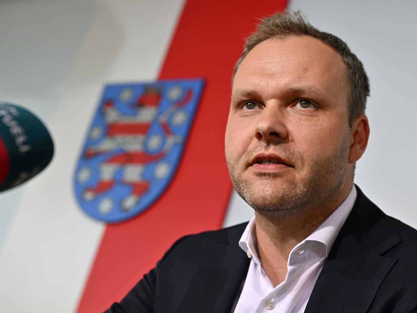 Die AfD will zur Dissertation von Regierungschef Mario Voigt (CDU) ein Gutachten eines Plagiatsjägers vorlegen. / Foto: Martin Schutt/dpa