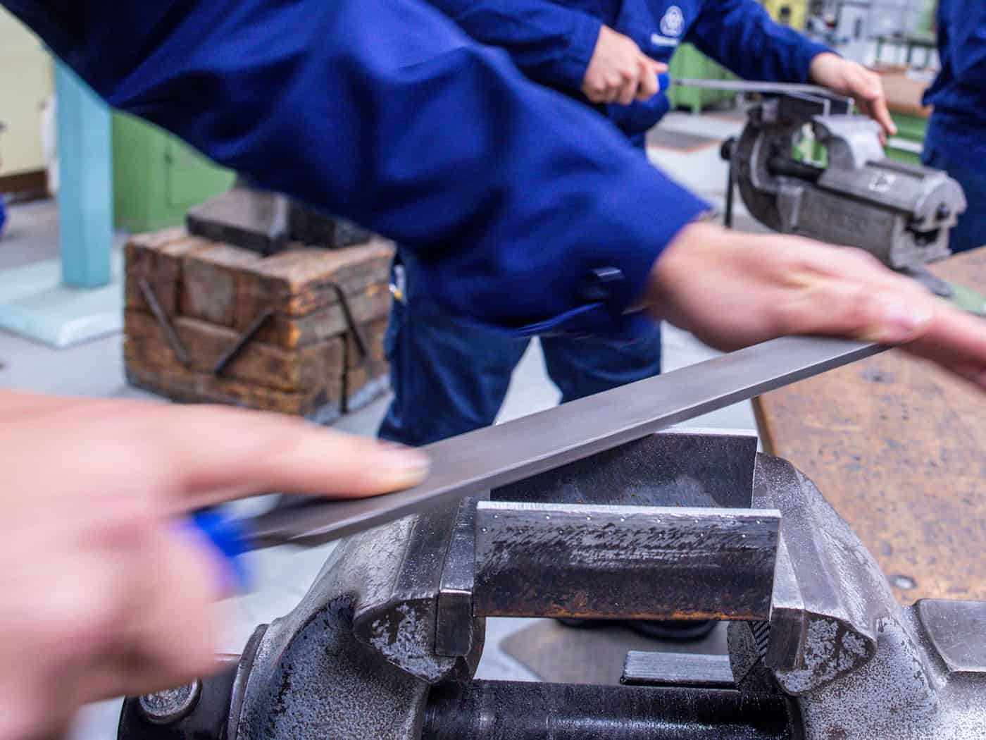 Übernehmen Fachpraxislehrer nicht nur praktischen, sondern dauerhaft auch theoretischen Unterricht an den berufsbildenden Schulen, sollen sie künftig entsprechend besser bezahlt werden. (Symbolbild) / Foto: Jens Büttner/dpa