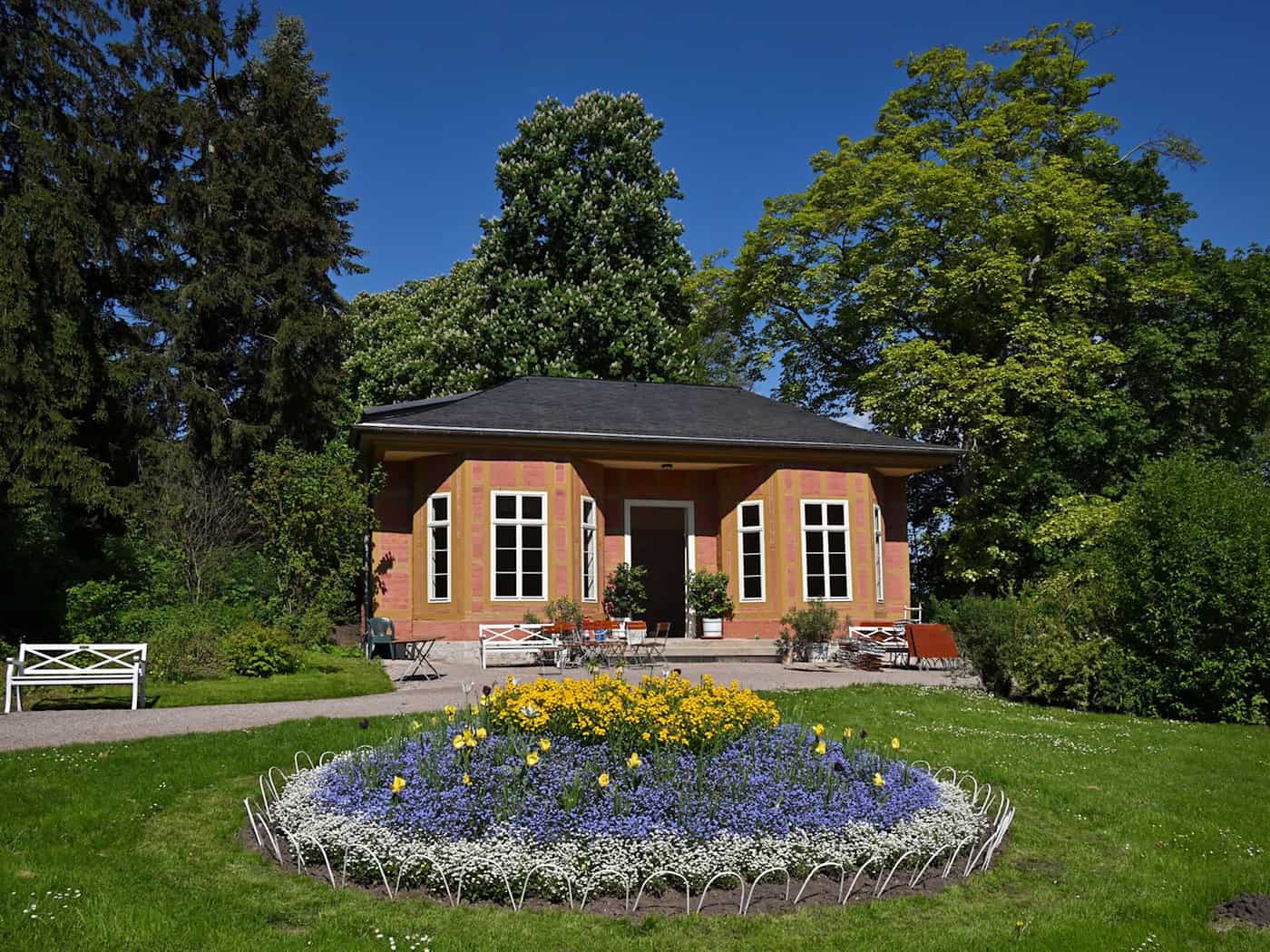 Der Teesalon im Schlosspark Tiefurt bei Weimar ist saniert worden. / Foto: Martin Schutt/dpa