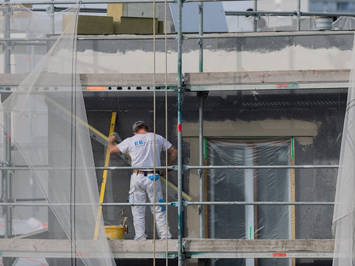 Von der Baugenehmigung bis zum schlüsselfertigen Zuhause hat es in Thüringen zuletzt länger gedauert - die meiste Zeit bis zur Fertigstellung ist bei Mehrfamilienhäusern mit drei oder mehr Wohnungen verstrichen. (Symbolbild) / Foto: Rolf Vennenbernd/dpa