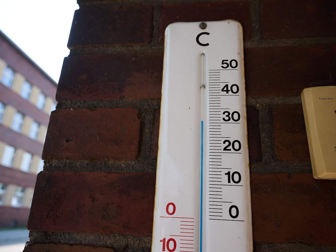 Bis zu 32 Grad werden am Donnerstag in Thüringen erwartet. (Symbolbild) / Foto: Annette Riedl/dpa