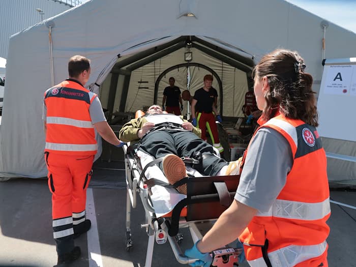 Ehrenamtliche Helfer übten Einsatz nach einem Erdbeben