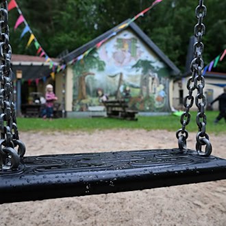 Die Stadt Meiningen hatte vor Kurzem noch in den Kindergarten «Am Märchenwald» investiert. Doch neue Anmeldungen blieben aus. / Foto: Martin Schutt/dpa