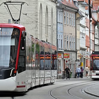 Die Fahrt im Verkehrsverbund Mittelthüringen wird bald teurer. (Symbolbild) / Foto: Martin Schutt/dpa