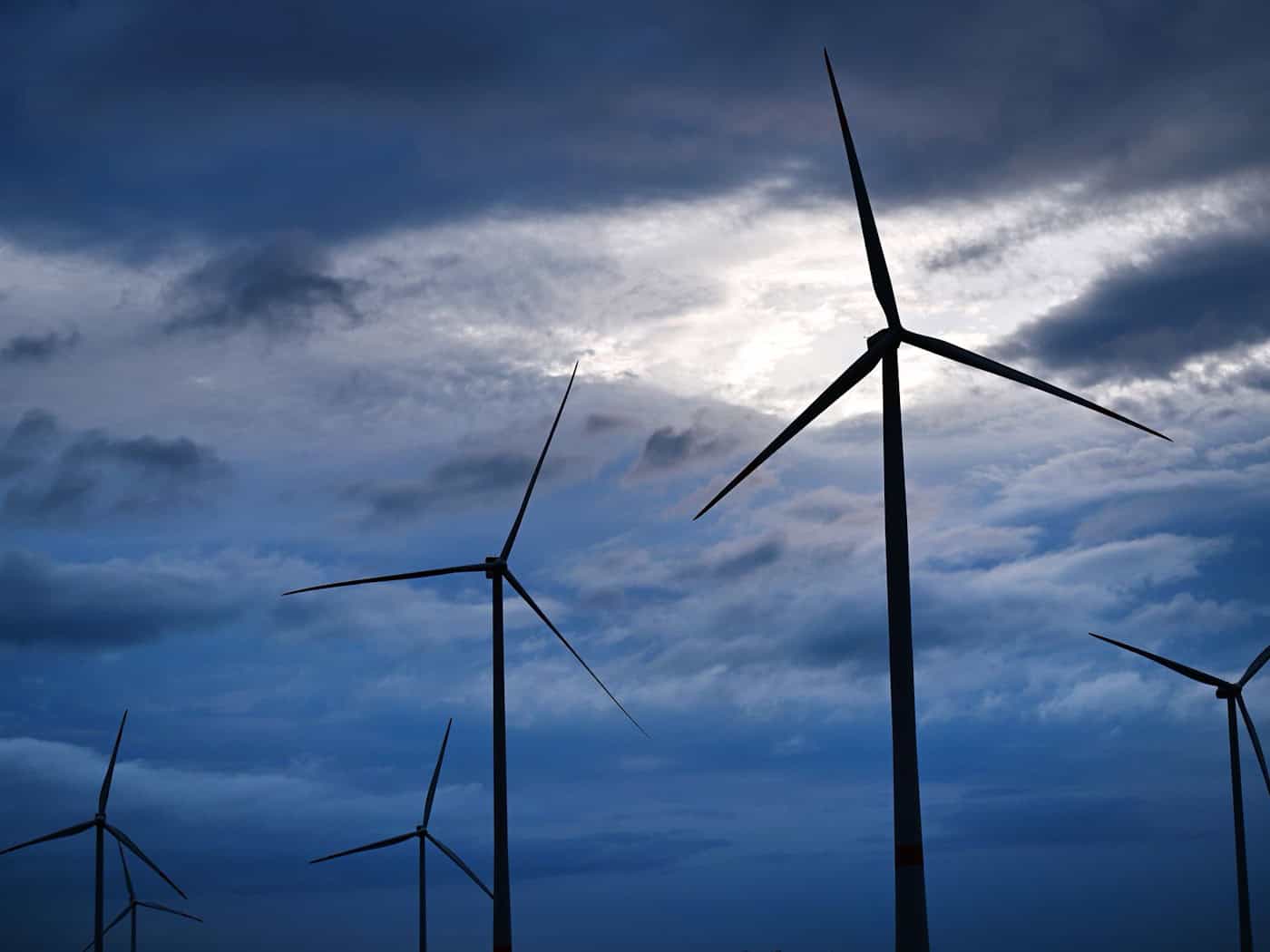 Windräder zur Stromproduktion. (Symbolbild) / Foto: Martin Schutt/dpa