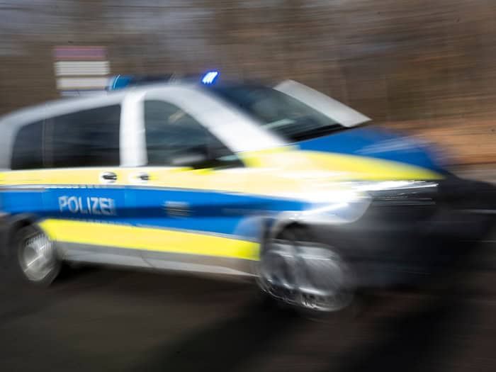 Löschversuche konnten nicht verhindern, dass die Maschine völlig ausbrannte. (Archivbild) / Foto: Marijan Murat/dpa