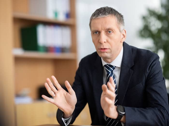 Nicht nur in Thüringen, sondern auch in anderen Bundesländern müssten die Hochschulen auf absehbare Zeit mit weniger Ressourcen auskommen, sagt Kai-Uwe Sattler.  / Foto: Michael Reichel/TU Ilmenau/dpa
