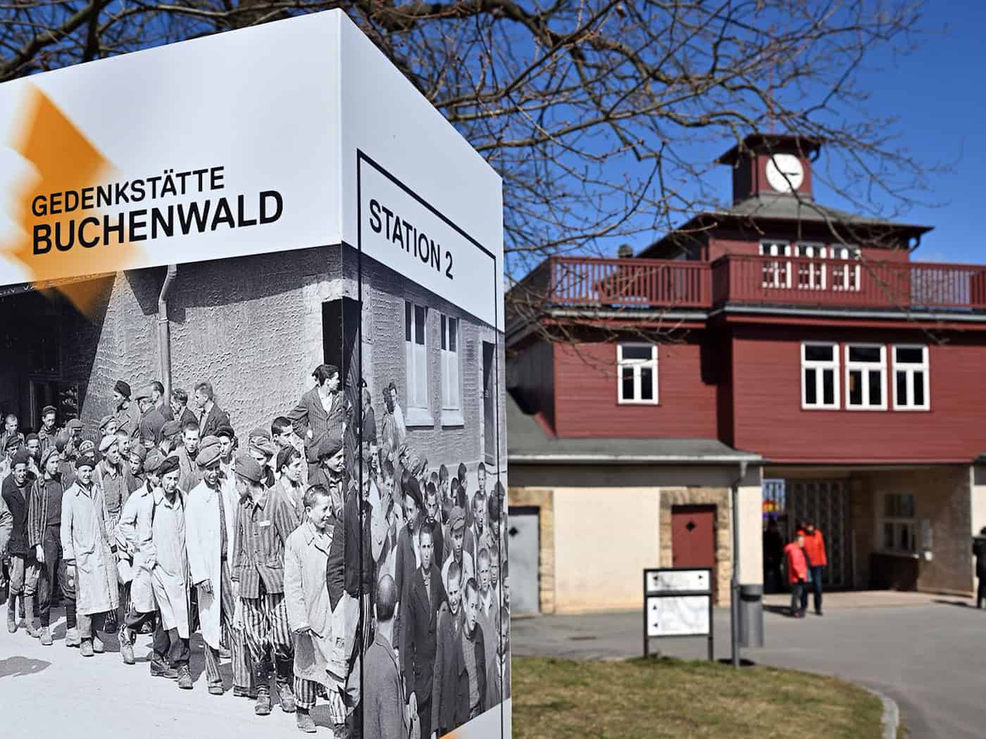 Für den Besuch von Gedenkstätten und Erinnerungsorten können Kosten vom Land noch erstattet werden. Doch für Besuche anderer außerschulischer Lernorte fehlt das Geld, so das Bildungsministerium. (Archivbild)  / Foto: Martin Schutt/dpa
