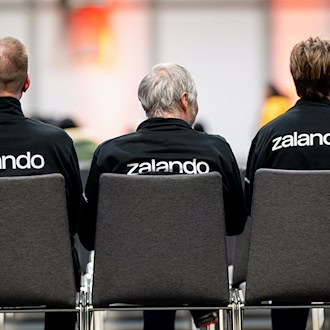 Über den Sozialplan bei Zalando in Erfurt wird nun in einer Einigungsstelle verhandelt. (Illustration). / Foto: Jacob Schröter/dpa