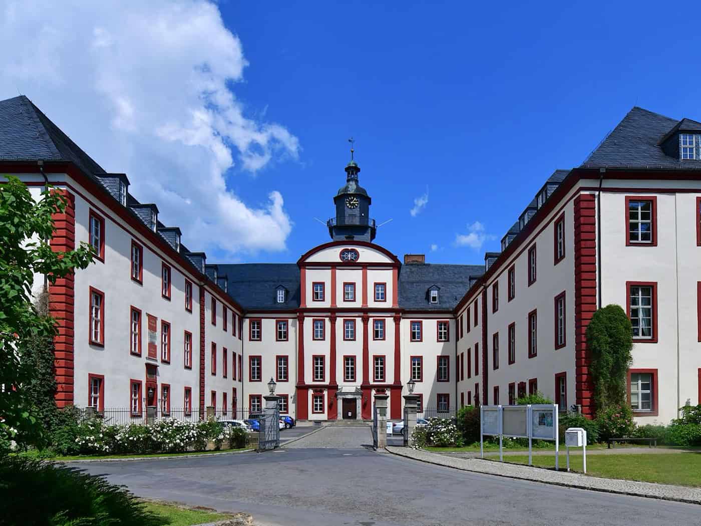 Landratswahl: Wer steht künftig an der Spitze des Landratsamtes Saalfeld-Rudolstadt?  / Foto: Martin Schutt/dpa-Zentralbild/dpa