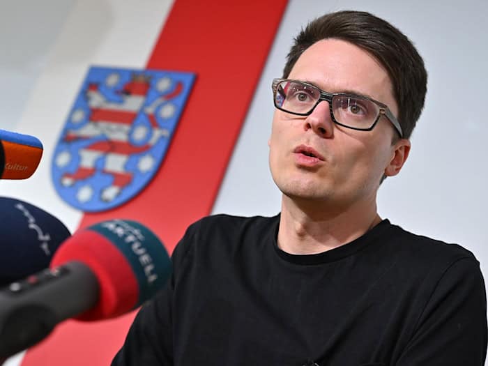Thüringens Linke-Fraktionschef Christian Schaft hält Mario Voigts Glaubwürdigkeit für beschädigt. (Archivbild) / Foto: Martin Schutt/dpa