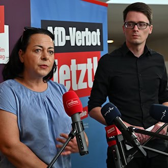 Die Linke schickt Beobachter zu Protesten gegen AfD-Parteitag. / Foto: Martin Schutt/dpa