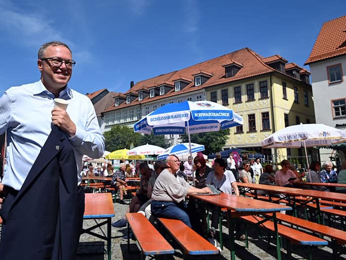 Thüringens Ministerpräsident Mario Voigt (CDU) denkt über stärkere Qualitätskontrollen für den Umgang mit Künstlicher Intelligenz (KI) nach. (Archivbild) / Foto: Martin Schutt/dpa