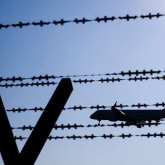 Die Landesregierung berichtet von mehr Abschiebungen in diesem Jahr. (Symbolbild) / Foto: Julian Stratenschulte/dpa