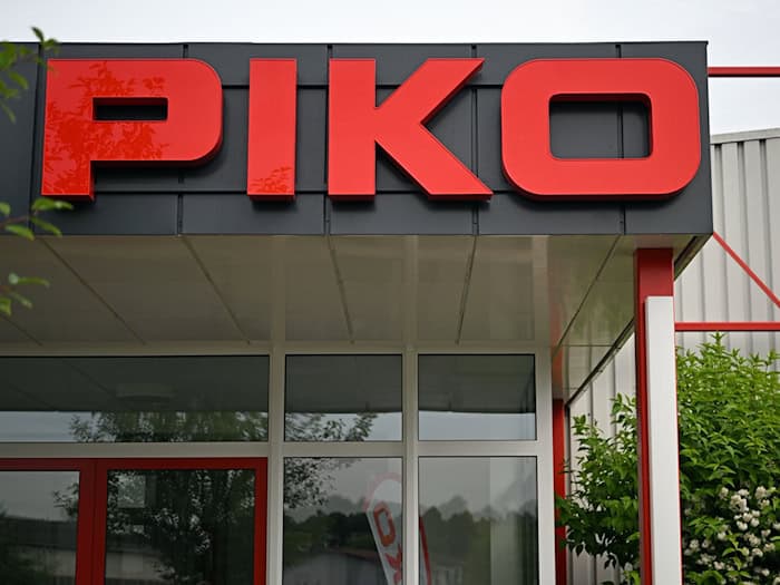 Die Piko Spielwaren GmbH investiert in diesem Jahr in Digitalisierung, KI und Neuheiten.  / Foto: Martin Schutt/dpa
