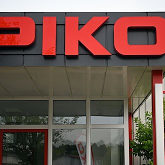 Die Piko Spielwaren GmbH investiert in diesem Jahr in Digitalisierung, KI und Neuheiten.  / Foto: Martin Schutt/dpa