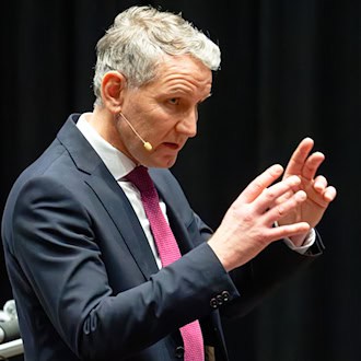 Parteirechtsaußen Björn Höcke hat sich schon früher für eine Änderung der AfD-Unvereinbarkeitsliste ausgesprochen (Archivbild) / Foto: Henning Kaiser/dpa