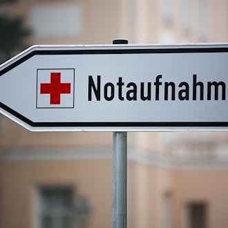 Ältere Menschen gehören zu den Patienten, die bei Hitze öfter in die Notaufnahme kommen. (Symbolbild) / Foto: Jan Woitas/dpa