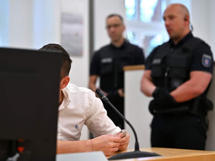 Ezra: Keine Entwarnung bei rechtsextremer Gewalt in Thüringen (Symbolfoto). / Foto: Martin Schutt/dpa
