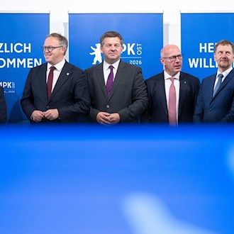Die Ost-Ministerpräsidenten dringen auf schnelleren Ausbau der Verkehrsverbindungen vor allem nach Osteuropa. (Archivbild) / Foto: Sebastian Christoph Gollnow/dpa