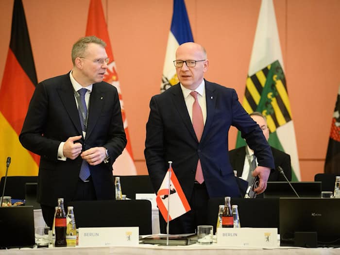 Die Ministerpräsidenten der ostdeutschen Länder kommen zu einer Sonderkonferenz im Rahmen der ILA Berlin zusammen. / Foto: Bernd von Jutrczenka/dpa
