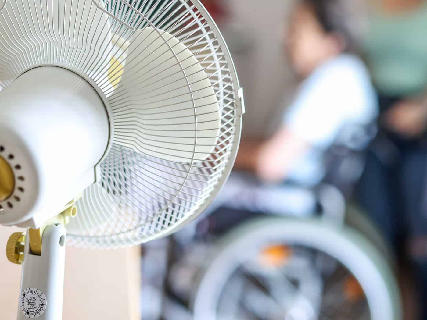 Klimaanlagen sind die Ausnahme in vielen Einrichtungen der Altenpflege in Thüringen, häufig wird stattdessen etwa auf strategisches Lüften und Ventilatoren gesetzt.(Symbolbild) / Foto: Christoph Reichwein/dpa