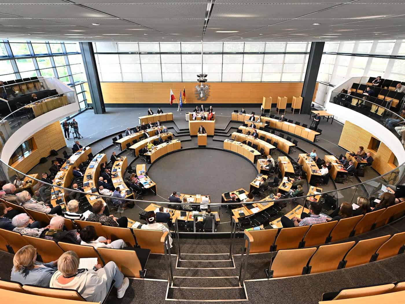 Im Thüringer Landtag geht es manchmal rau zu. Eine finanzielle Sanktionierung von Ordnungsrufen gibt es aber bisher nicht. (Archivbild) / Foto: Martin Schutt/dpa