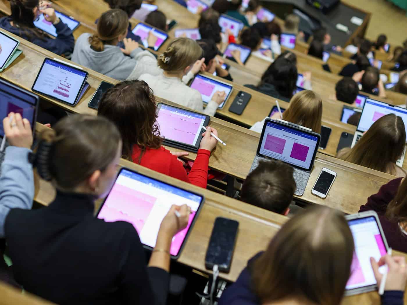 Bundesweit werden laut Auswertung im kommenden Wintersemester 31,6 Prozent aller Studienangebote eine Zugangsbeschränkung haben. (Symbolbild) / Foto: Jan Woitas/dpa