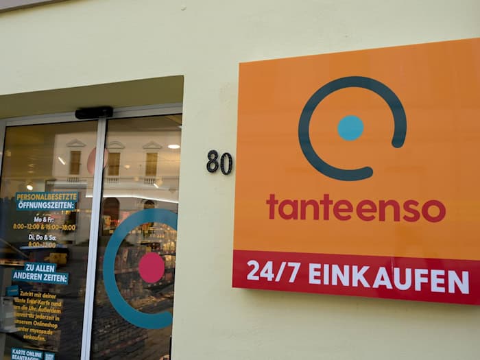 Wo bisher Tegut steht könnte bald Tante Enso stehen: Das Bremer Unternehmen will insgesamt neun Thüringer Tegut-Filialen zu 24h-Läden machen. (Archivbild) / Foto: Heiko Rebsch/dpa
