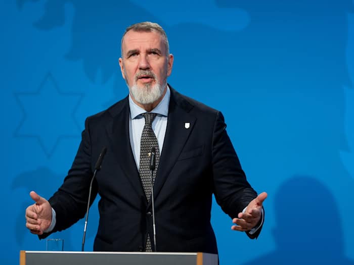 Thüringens Digitalminister Steffen Schütz (BSW) nutzt KI nicht für die Erstellung von Reden. Er würde dies aber kennzeichnen, sagt er. (Archivbild)  / Foto: Jacob Schröter/dpa