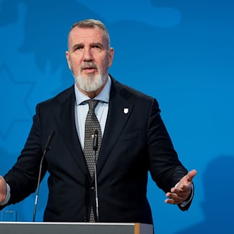 Thüringens Digitalminister Steffen Schütz (BSW) nutzt KI nicht für die Erstellung von Reden. Er würde dies aber kennzeichnen, sagt er. (Archivbild)  / Foto: Jacob Schröter/dpa