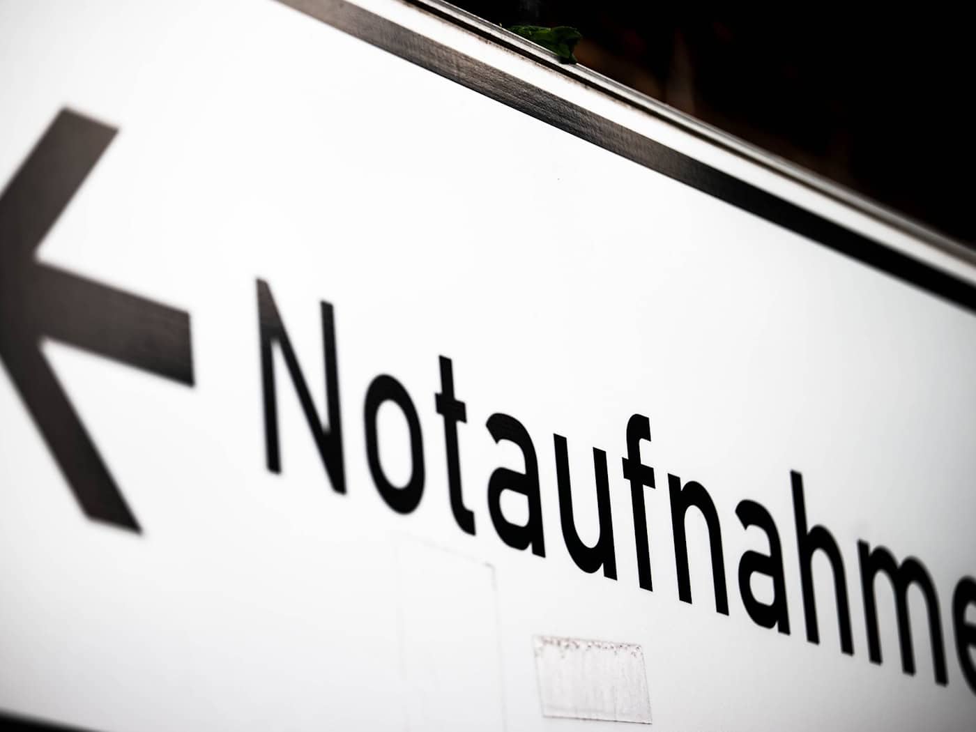 Zahlreiche Menschen in Thüringen gingen laut einer Befragung bei plötzlichen Gesundheitsbeschwerden außerhalb der Praxisöffnungszeiten in die Notaufnahme. (Symbolbild) / Foto: Sina Schuldt/dpa