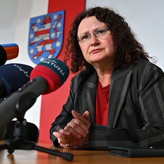 Die Thüringer BSW-Fraktionsvorsitzende Sigrid Hupach kann sich eine Paketlösung vorstellen, um Richter am Verfassungsgerichtshof zu wählen. (Archivbild) / Foto: Martin Schutt/dpa